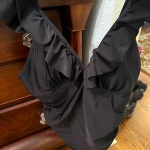 Cupshe XL back ruffle front with ruching one piece swimsuit